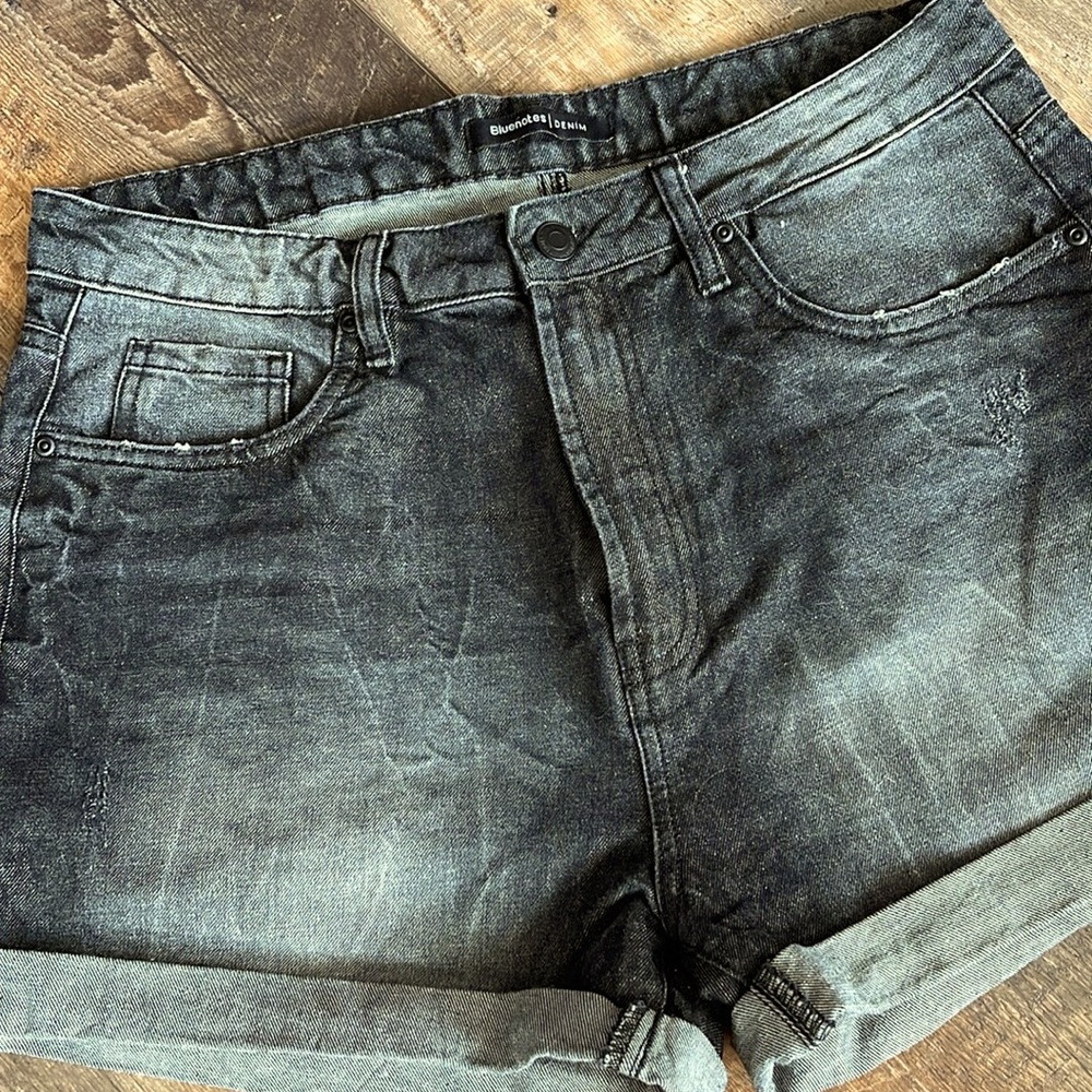 🦋3/40 BLUENOTES Distressed Black Denim Shorts (30)